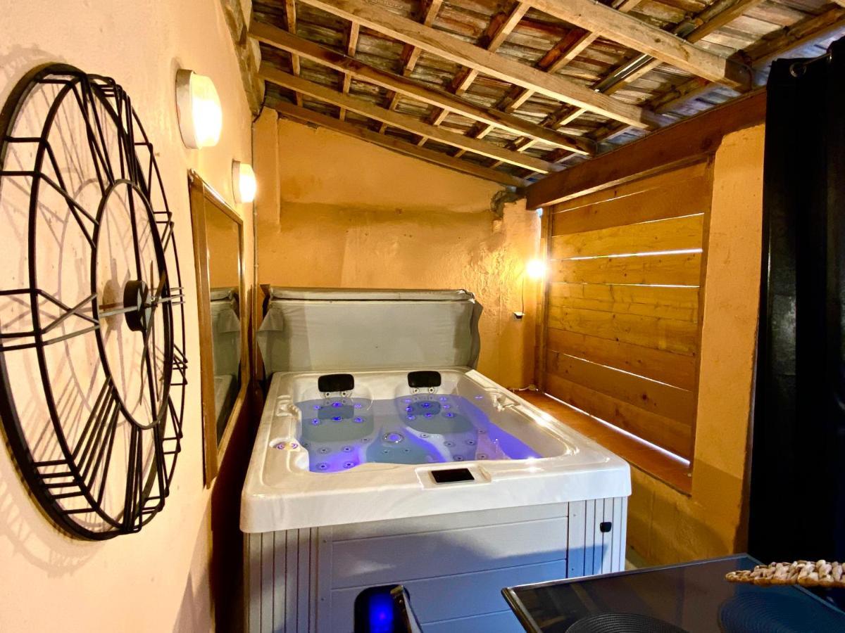 Patio, Jacuzzi Professionnel, Table De Massage, Climatise, Le Cocon De Pedro Apartment Carcassonne Exterior photo